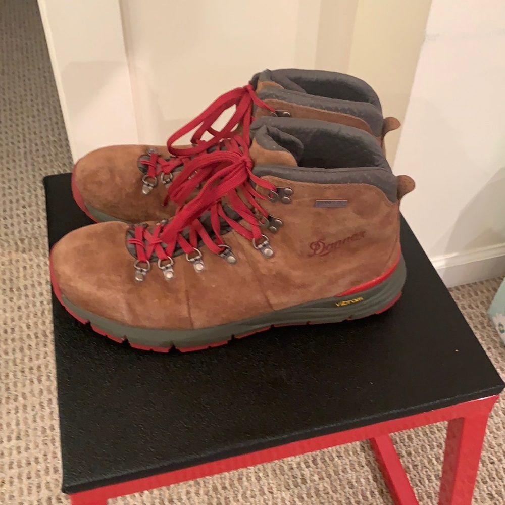 Danner Mountain 600 size 10.5 like new condition